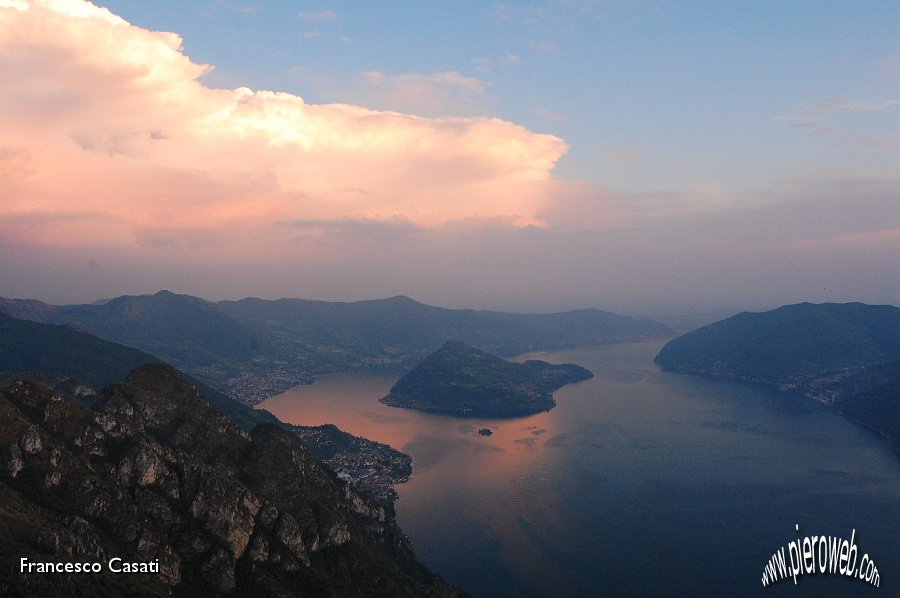 20 Nubi rosse riflesse nel lago.jpg
